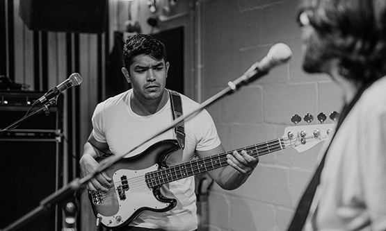 Comunidad de Músicos independientes de Lilian Cázares promocionan su música en radio, medios y más con Play MPE