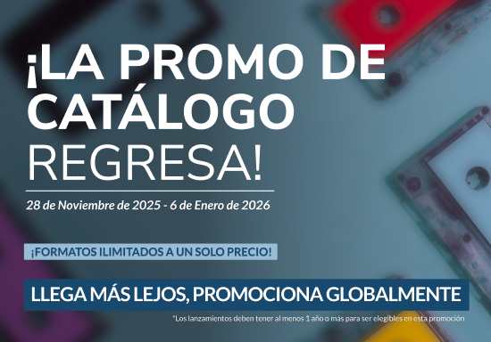 Banner promocional en español anunciando el regreso de la Promo de Catálogo 2025–2026 de Play MPE, con casetes de colores como fondo.